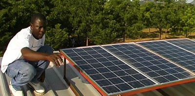 SolarWorld AG spendet Licht für Erwachsenenbildung in Kamerun