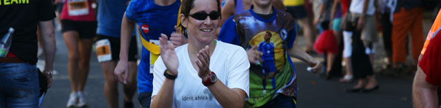 Für die Nähstube „Atelier Mama Marie“ lief Insa den Kölner Marathon